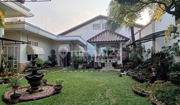 Rumah Mewah Tanah Luas Full Furnish Strategis Dekat Toll Cibubur