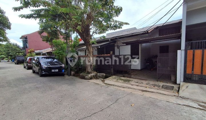 Rumah Terawat Tanah Luas Dalam Komplek Perumahan Dekat Toll Jati Warna