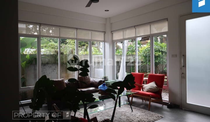 Rumah Bagus Semi Furnished SHM Sayap Dago, Bandung