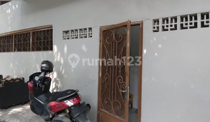 Rumah Ruang Usaha di Paseban