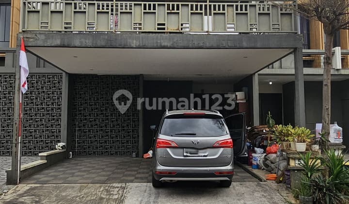 Rumah 2 Lantai Furnished di Sutera Victoria, Tangerang