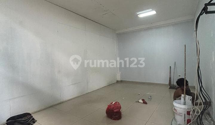 Warehouse in DPR Plot Cipondoh Tangerang, Area 600m2, Fits Containers
