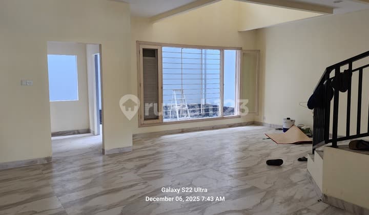 Dijual Rumah Villa Melati Mas Serpong 4+1 Kamar Tidur Full Renovasi Rapi 2 Lantai Hanya 2,6M