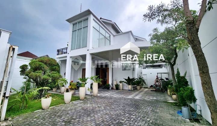 Rumah Mewah Solo Kota Dekat Graha Saba Buana