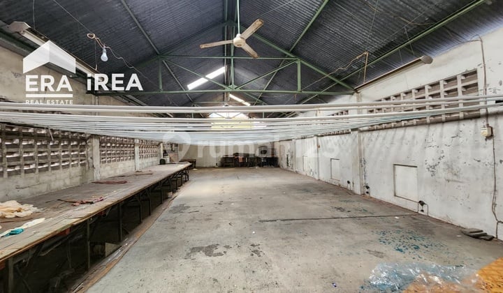 Ruang Usaha di Pinggiran Kota Lokasi di Pusat Solo