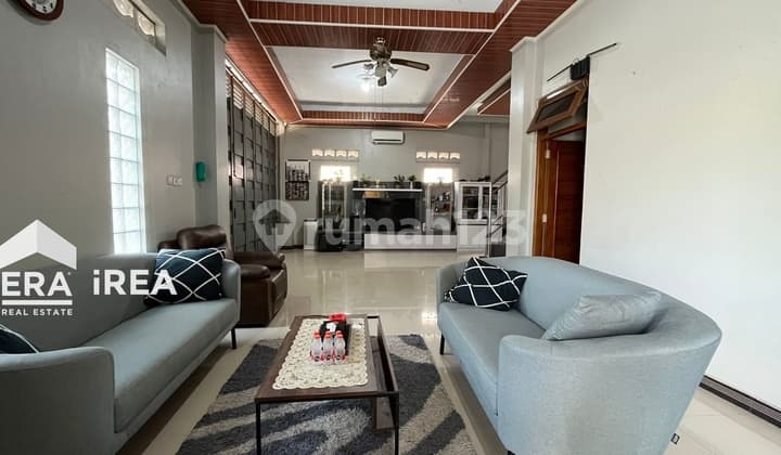 Dijual Rumah Bonus Ruang Usaha Bagus di Banyuanyar Solo