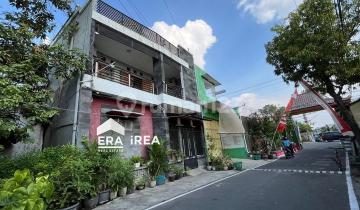 Rumah Bagus 3 Lantai Dijual di Jagalan Solo Dekat Pasar Gedhe