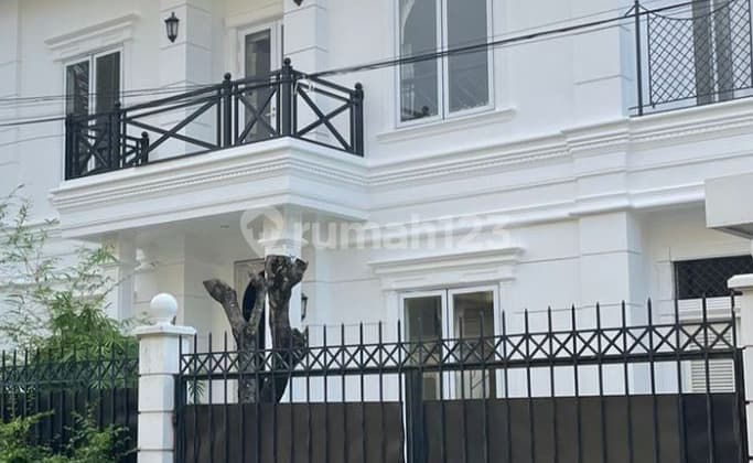 Beautiful House in PONDOK INDAH