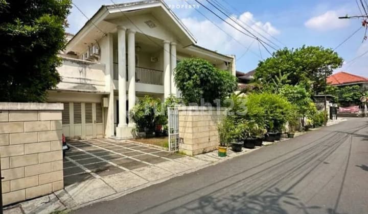 Rumah Bagus Nyaman Terawat Siap Huni dengan KT Banyak dekat MRT