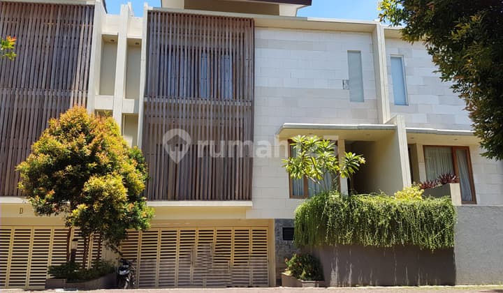 Furnished SHM House - Certificate of Ownership in Lavie Kemang Complex, South Jakarta, Kemang Beautiful 3 Floors