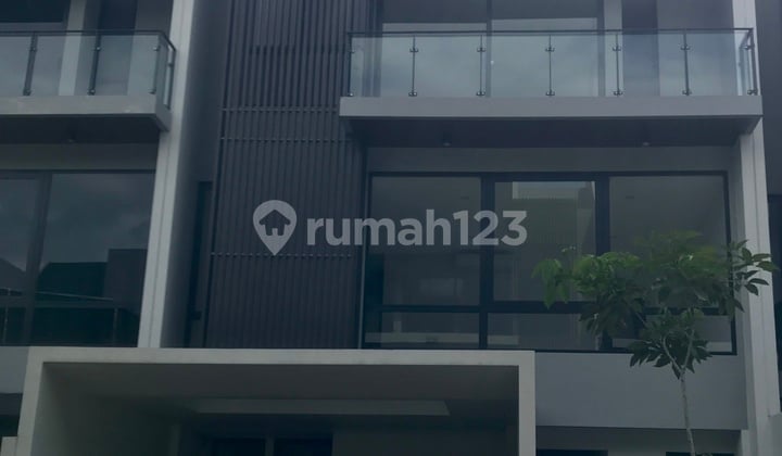 Rumah Baru Sierra 3lantai Asri Nyaman Lengkap Fasilitas