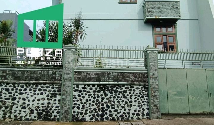 Rumah Jual Hook / Sudut 3,5 Lantai Siap Huni Tengah Kota