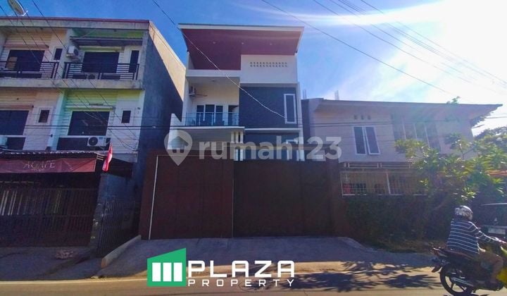 Turun Harga Rumah Mewah 3 Lantai Bangunan Baru Dekat Mari Mall Makassar SHM di Jl Onta Lama Makassar, Mamajang