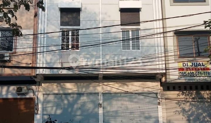 Turun Harga 2 Ruko Gandeng 3 Lantai Lokasi Strategis di Jl Veteran Selatan Makassar, Maricaya Baru SHM Turun Harga 2 Ruko Gandeng 3 Lantai Lokasi Strategis di Jl Veteran Selatan Makassar, Maricaya Baru SHM