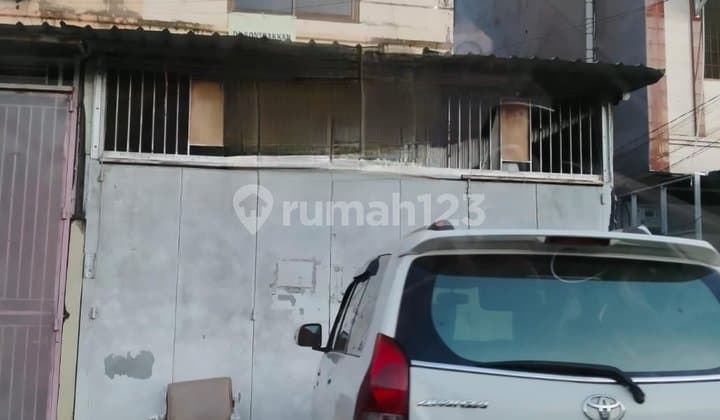 3-Story Shophouse, Usman Salengke, Near Sungguminasa Market, Gowa