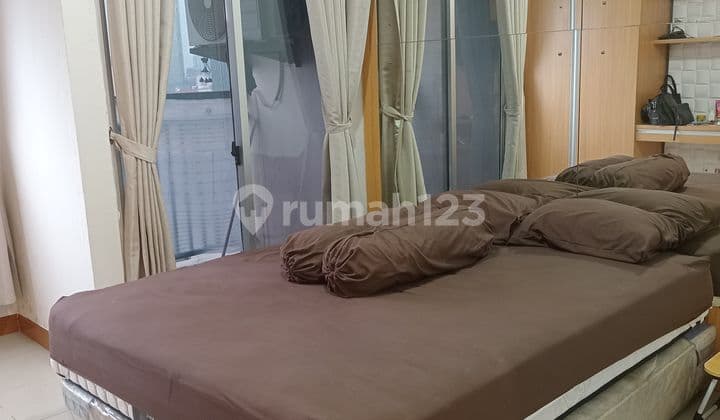 Sewa Apartemen Cosmo Terrace Tipe Studio Furnished Bagus