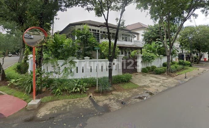 Disewakan Rumah di Kebayoran Baru Brawijaya Posisi Hook