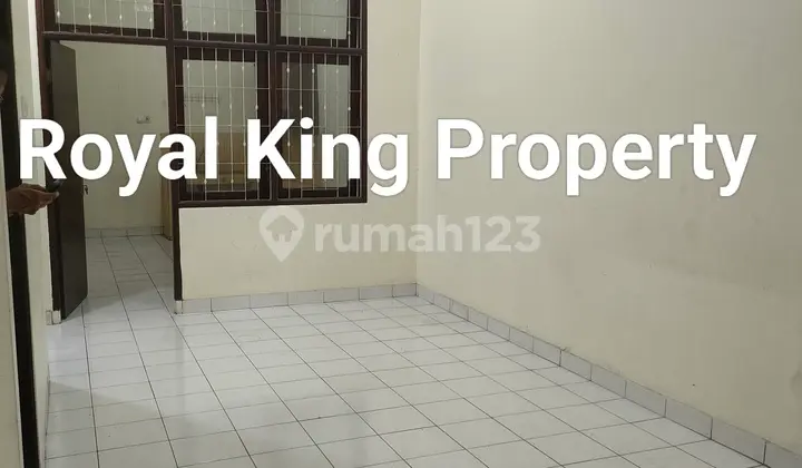 Affordable House Already Renovated, High Ceilings, 2+1 Bedrooms, 1+1 Bathrooms, 2-Car Garage