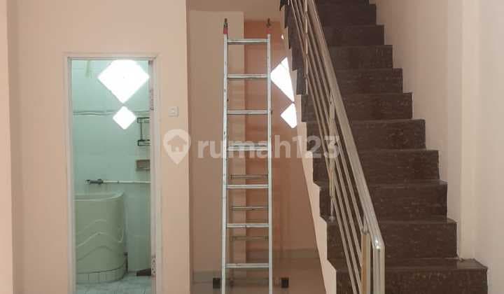 Rumah Murah 3 Tingkat di Taman Royal