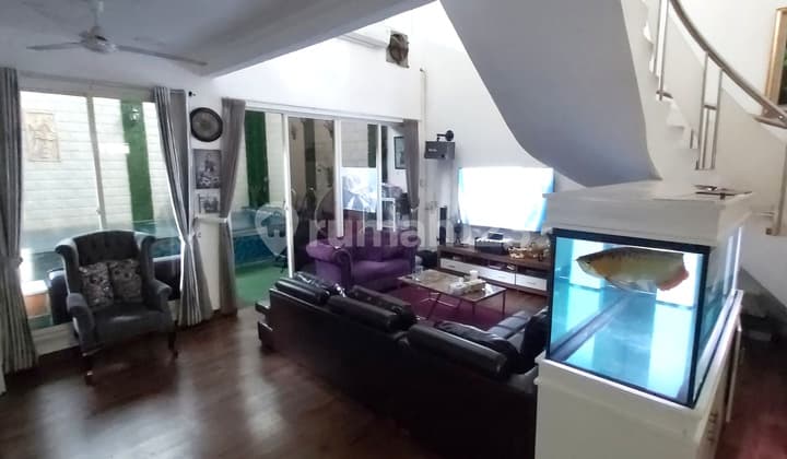 Rumah Murah 2 Tingkat Modernland Ada Kolam Renang