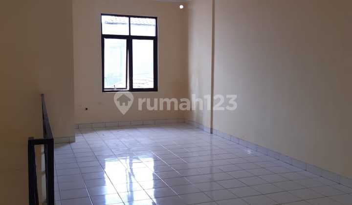 Ruko 2 Tingkat Jual Murah Taman Royal Cocok untuk Inves