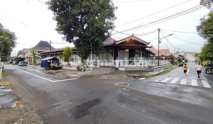 Rumah Klasik Dekat Alun Alun Selatan Patehan Kraton Yogyakarta.