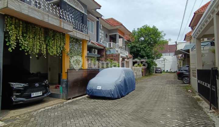 Rumah Mewah 2 Lantai di Dalam Perum, Hunian Nyaman & Strategis di Mlati, Sleman.