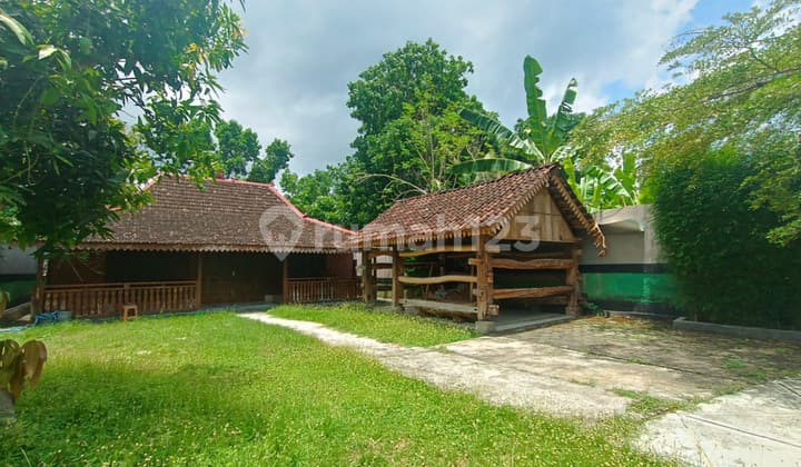 Semi-Furnished Javanese-Style Residence near Jiwajawi Resto Jogja, Bangunjiwo, Kasihan, Bantul
