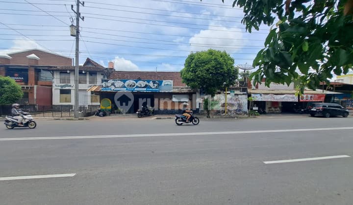 Dijual Ruang Usaha Komersial di Area Bisnis Jl. Hos Cokroaminoto, Yogyakarta.
