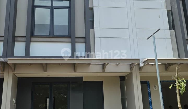 Di Sewakan Ruko Baru Depan Taman di Latinos Business District BSD City