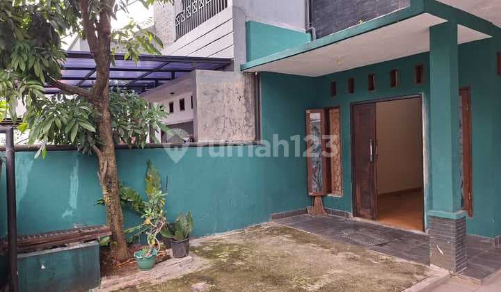 Rumah 2 lantai siap huni di Tanah Baru, Depok