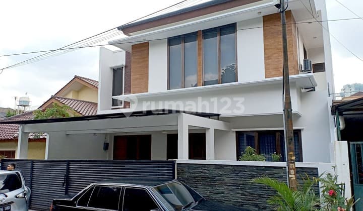 Rumah Cantik 2 Lantai Daerah di Kebayoran Baru, Jakarta Selatan