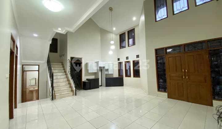 Rumah 2 Lantai Semi Furnished Terawat Di Mekar Wangi Bandung Rumah Semi Furnished SHM - Sertifikat Hak Milik Bagus di Kompleks Mekar Wangi Bandung, Mekar Wangi