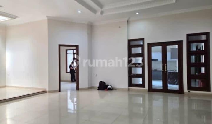 Rumah Singgasana Pradana Renovasi Bagus SHM di Mekar Wangi