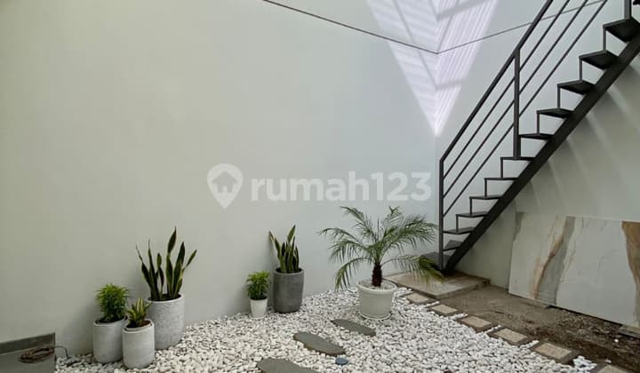 Rumah Baru Mekar Wangi Dalam Cluster 2 Lantai SHM di Mekar Wangi