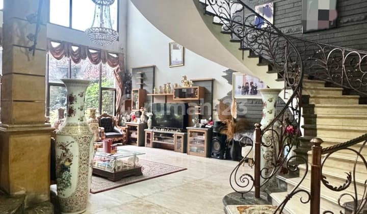 Luxurious 2-Story House with Good SHM in Mekar Wangi
