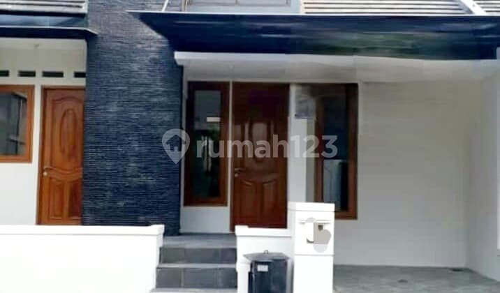 Quick!!! Ready-to-Live House Modern Minimalist Design in Sector 9, Negotiable Price (rr)
