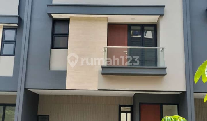 RUMAH MEWAH SIAP HUNI 3 LANTAI DI KEBON JERUK, JAKARTA BARAT
