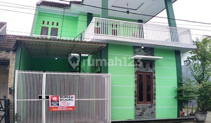 Rumah Hook 2 Lantai, SHM, Dekat Taman, Akses Tol, Masjid, di Lingkungan Asri di Mojokerto