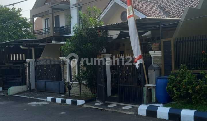 Rumah Bagus Pinggir Jalan Utama, Dalam Perumahan Bojongsari, Depok