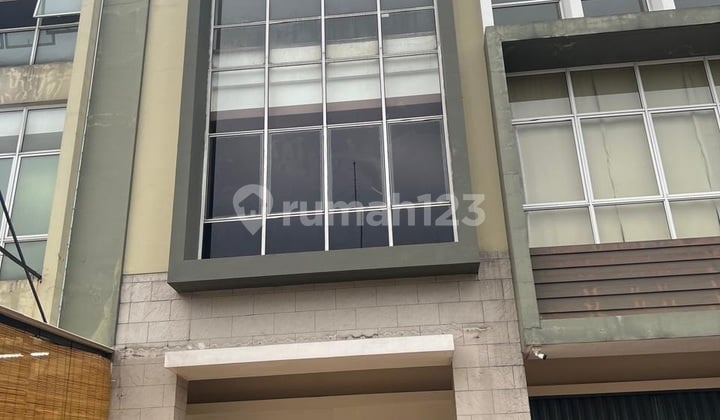 Dijual Ruko North Goldfinch, di Kawasan Spring, Ruko 3 Lantai, Spesial Ada Selasar