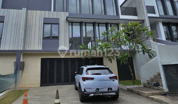 Navapark-Lakewood, BSD Rumah 3 Lantai, rapi, siap huni