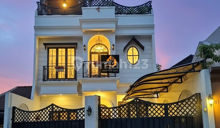 Rumah Mewah Classic Dgn Jaczy Rooftop di Condet Jaktim /Tp123