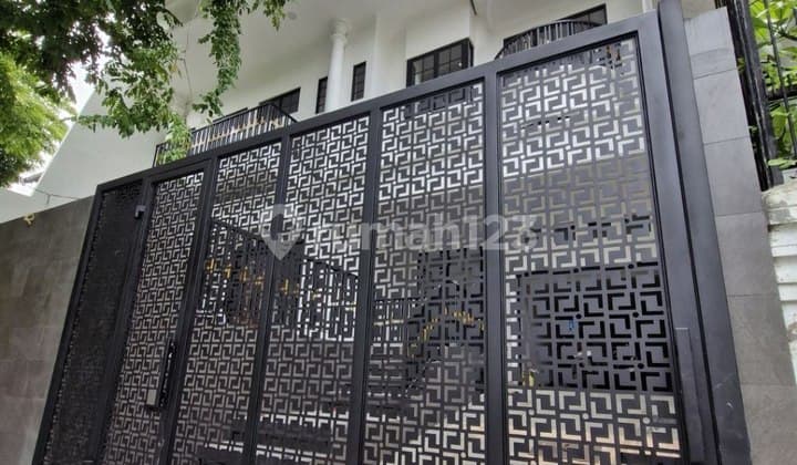 J317.Rumah Baru Mewah 3 lantai Area Premium Tomang Jakarta Barat