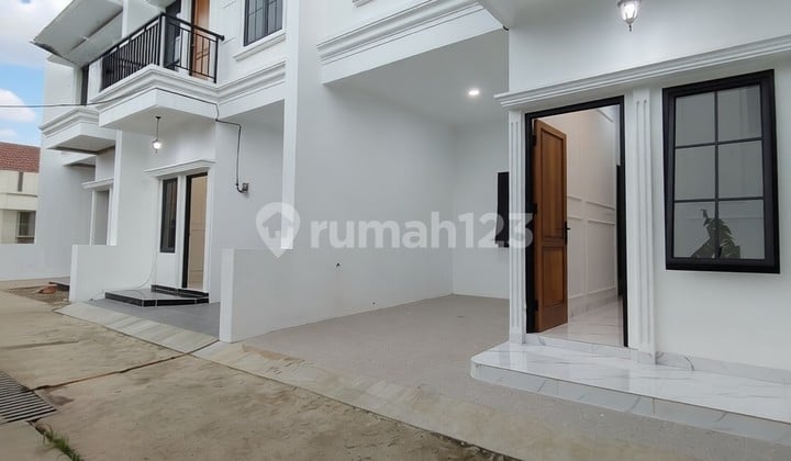 Rumah Modern Classic 2 Lantai di Cipayung Jakarta Timur./Tp120