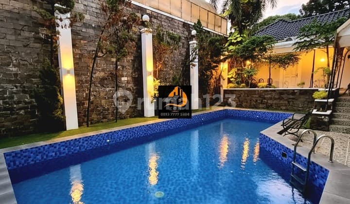 ******** Second Luxury in Kebayoran Baru, South Jakarta