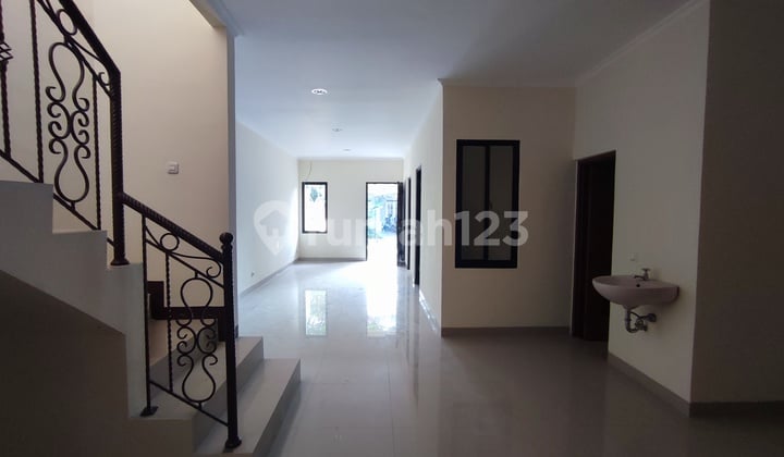rumah siap huni(sudah renovasi)di lippo karawaci utara