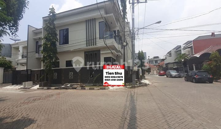 Rumah baru 2 lantai di Mulyosari Prima Utara Surabaya Timur