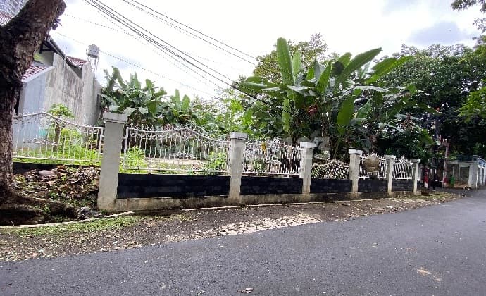 Murah, Tanah Kotak, Hoek, Bagus, 600 M2, Akses Jalan Lebar, Cocok untuk Bangun Hunian Baru Dekat Veteran Bintaro, Jaksel