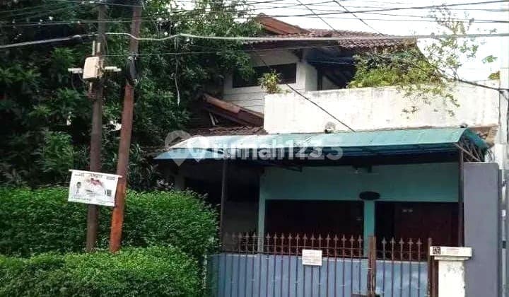 For Sale Old House, Sturdy, 2 Floors, Near MRT H Nawi, South Jakarta, Suitable for Family Residence or Executive Boarding House.